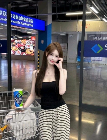 黑丝配高跟的照片