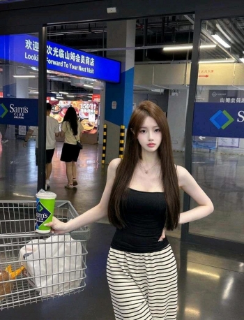 黑丝配高跟的照片