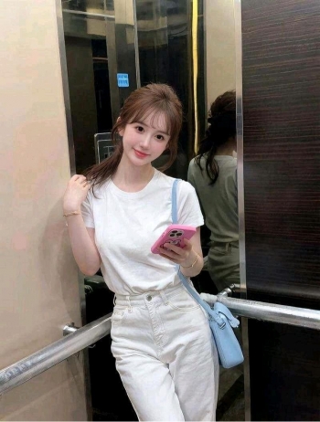 黑丝配高跟的照片