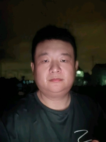 皓月当空的照片