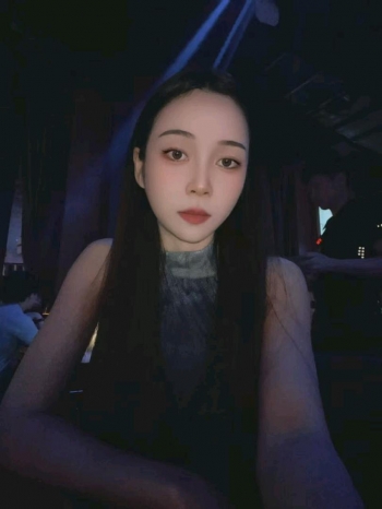 爱美的女孩的照片