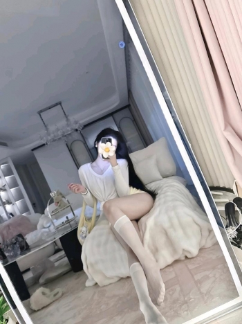 蝴蝶少女的照片