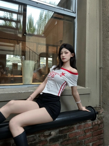 Ai吃奶酪的照片