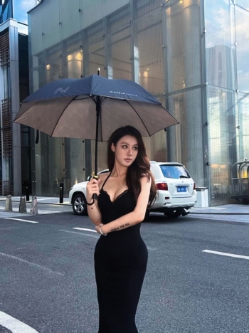 艾琳娜的照片