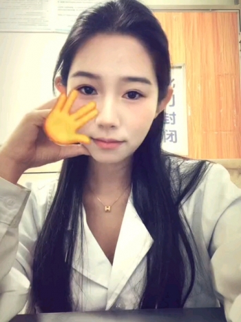 莹莹人照合一的照片
