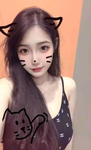 夹新饼干的照片