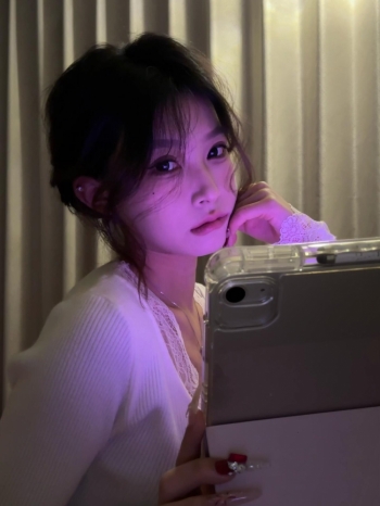 Ai吃奶酪的照片