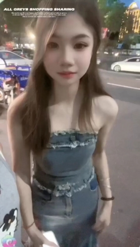 半杯奶茶的照片