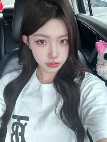 Ai吃奶酪的照片