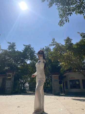 次唯女子的照片