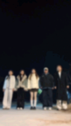 橘子树上的葡萄的照片