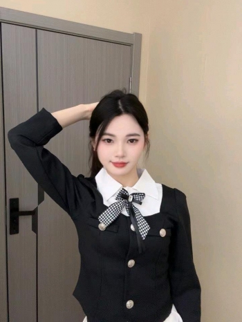 小羊羔不乖的照片