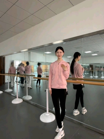 锦鲤附体小妹崽的照片