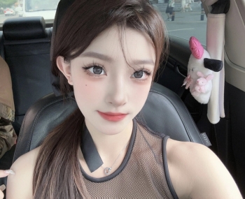 Ai吃奶酪的照片