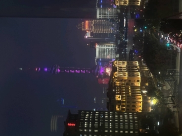 小草莓冒泡泡的照片