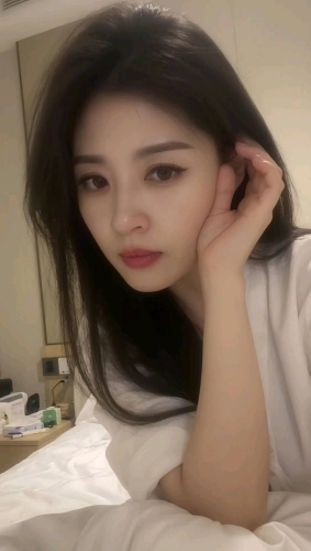 手握玫瑰的照片