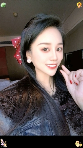 爱撒娇的宝宝的照片