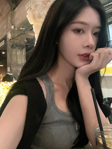 欢欢吃香菜的照片