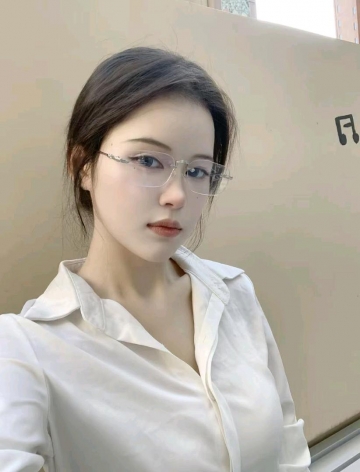 贝贝爱吃香肠的照片