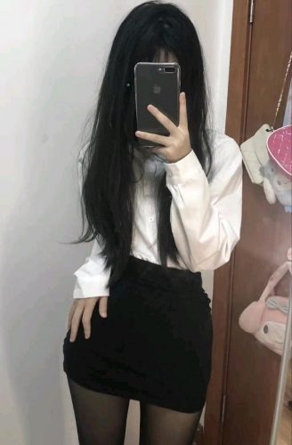 一只小花猫的照片