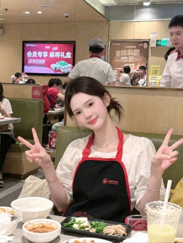 小羊羔不乖的照片