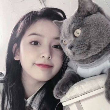 用微笑掩盖的照片