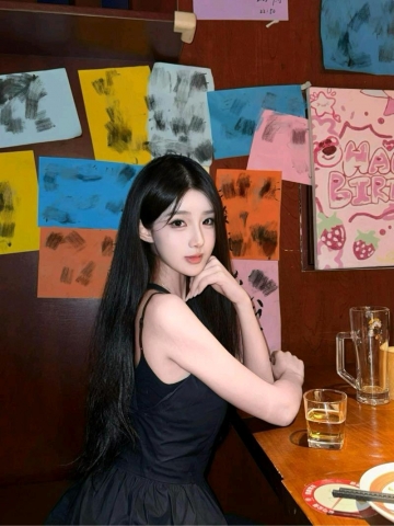 黑色丝被撕破的照片