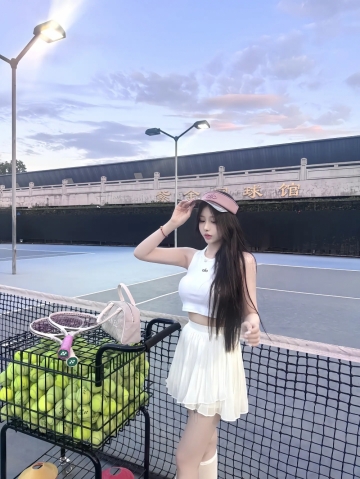 春天的燕子的照片