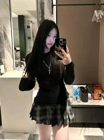 夹新饼干的照片