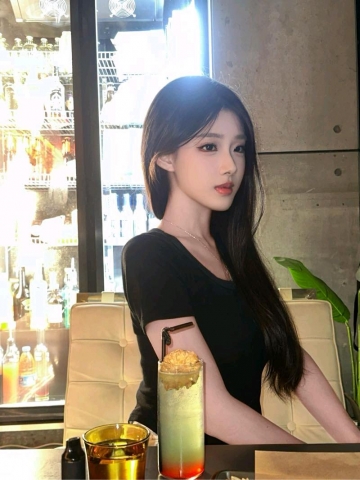 黑色丝被撕破的照片