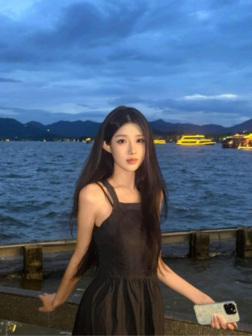 黑色丝被撕破的照片