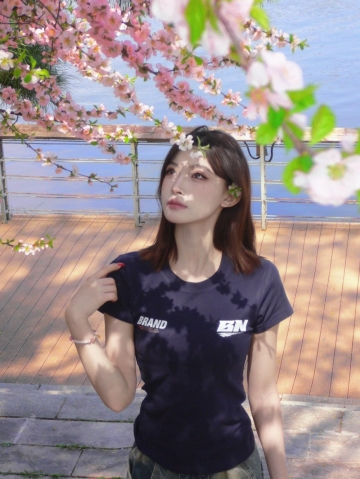 Ai吃奶酪的照片