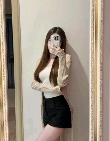 夹新饼干的照片