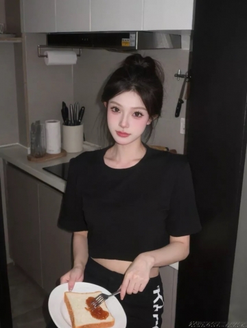 Ai吃奶酪的照片