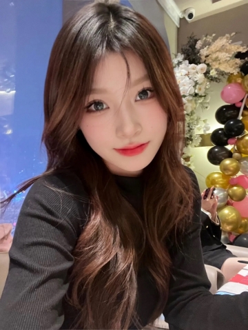 Ai吃奶酪的照片