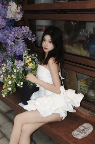 Ai吃奶酪的照片