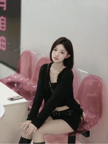 Ai吃奶酪的照片