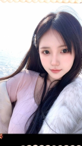 手握玫瑰的照片