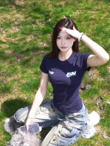 Ai吃奶酪的照片