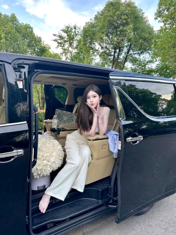 白丝红高跟的照片