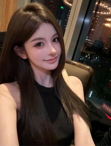 黑色丝被撕破的照片