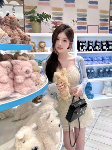 白丝红高跟的照片