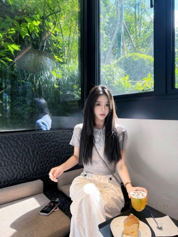 白丝红高跟的照片