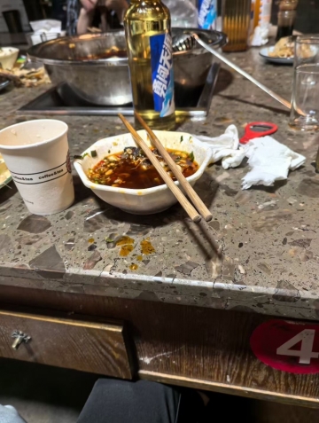 脑袋困掉的照片