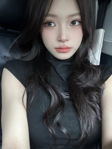 Ai吃奶酪的照片