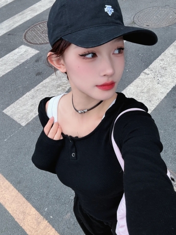 Ai吃奶酪的照片