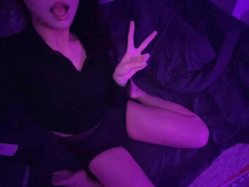 羞涩的玥玥的照片