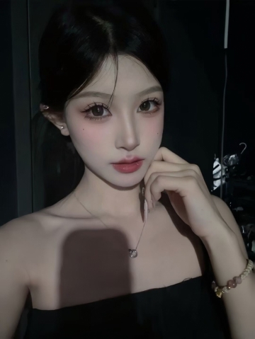 Ai吃奶酪的照片