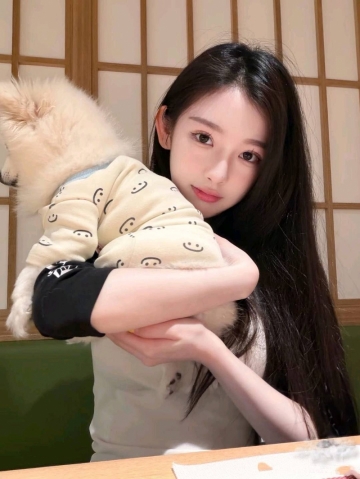 黑色丝被撕破的照片