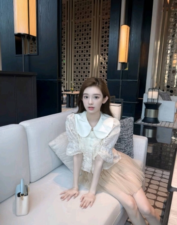 黑色丝被撕破的照片